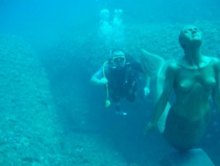  Deep blue 